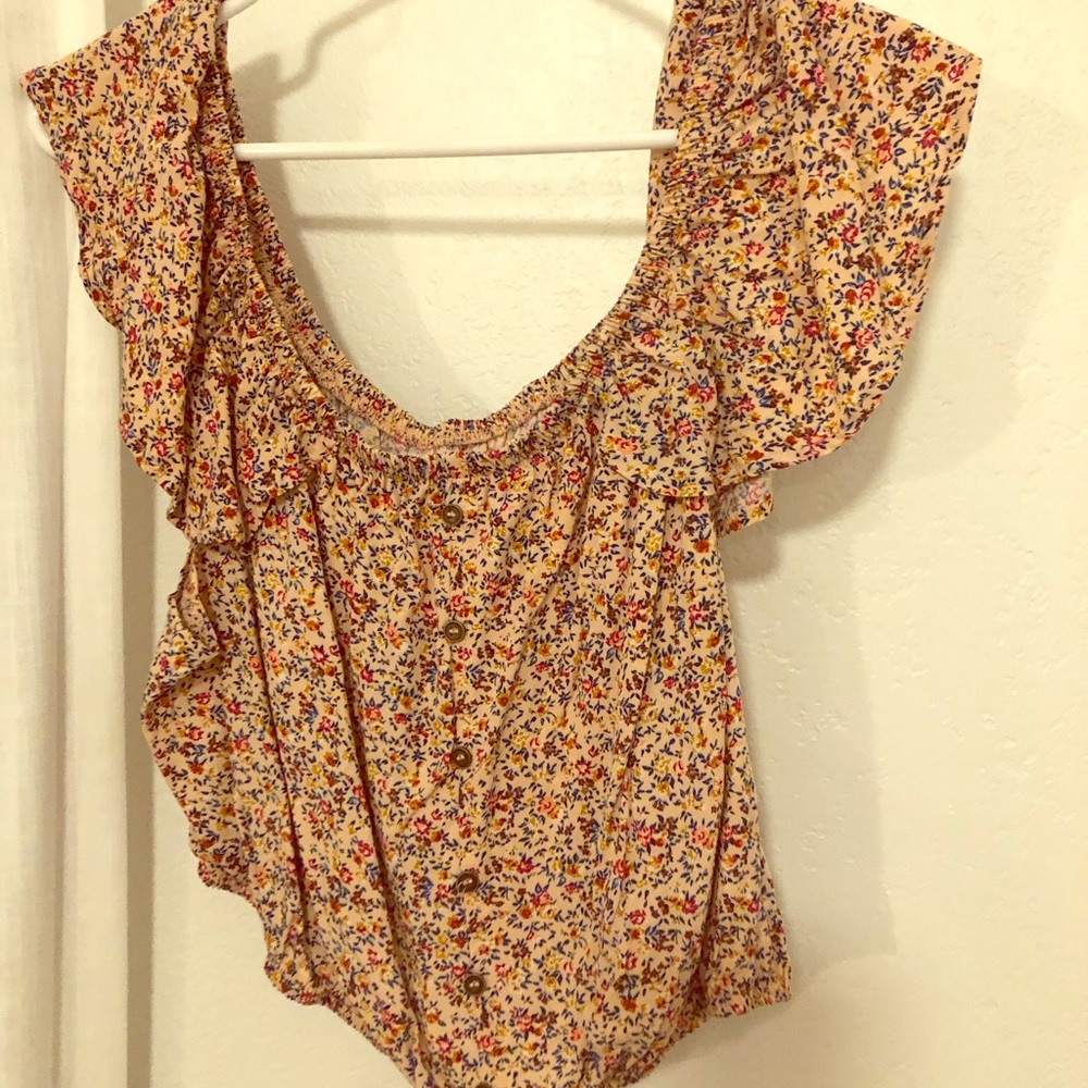 Cute floral juniors crop top... off the shoulder!